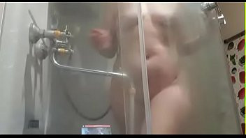 Play Safada transmitindo banho no Periscope