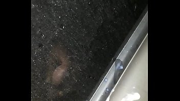 Play Escondido no estacionamento e gosando no carro da gostosa