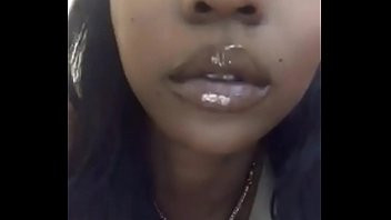 Play Negona dançando no periscope
