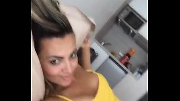 Play Caiu na net namorada safada mostrando