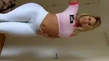 Play Puta brasileira mexendo a bunda pra camera