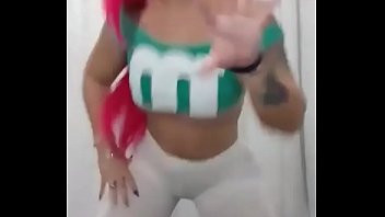 Play Débora fatine gostosa rebolando de legging, veja mais: http://bit.ly/instadanovinha1