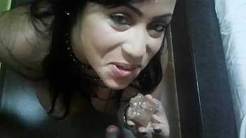 Play Pamela Ferrary comendo chocolate com leitinho