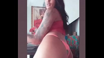 Play Novinha dançando funk