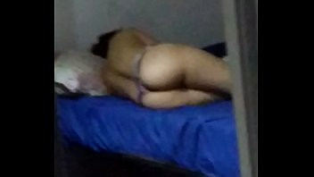Play Marido filma esposa vagabunda gostosa dormindo de calcinha