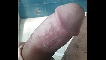 Amante Novinho brincando com a piroca sedento por uma bucetinha