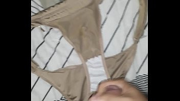 Play Gozando na calcinha dela