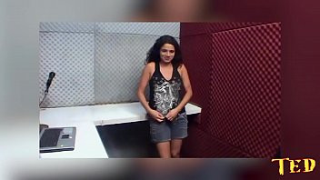 Play Levei a faxineira para a cabine de radio e comi o cú dela - Tiele