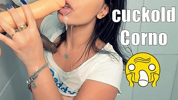 Play Esposa safada Traindo o corno na Webcam, Casada Gostosa tomando banho de leite, Mostrando para o Corno na Webcam Cuckold husband Wife