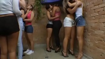 Play Queue of Kisses: Karina Cruel and Much Girls
