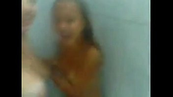 Play Safadinhas dançando peladas no banho caiu na net