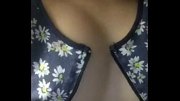 Play Periscope Garota mostra os seios lindos