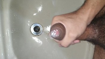 Pensando na morena e gozando
