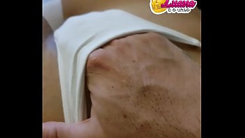 Play Marido mostra o corpo de sua esposa luana kazaki do instagram assistindo tv!