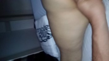 Play Fisting na bucetinha gostosa da amiga casada