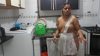 Play Faxineira dos sonhos de qualquer um !!! Vem aqui lavar louça na minha casa por favor te dou todo meu dinheiro