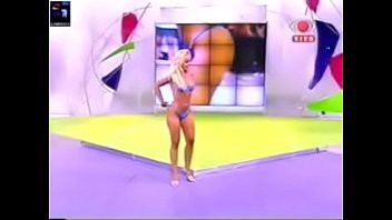 Play Vivi Fernandes strip highlights
