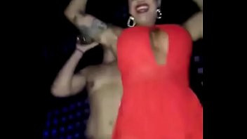 Play Vanessa Soares - Por baixo da saia