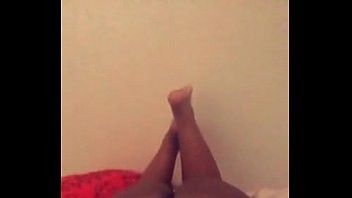 Play Elys pina grega mostrando o ass