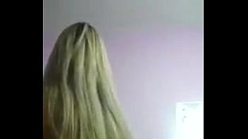 Play Loira Putinha Vadia dançando