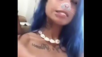 Play Tati zaqui mostrando marquinha quase pagando peitinho!