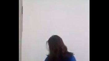 Gostosa rebola seu lindo rabo