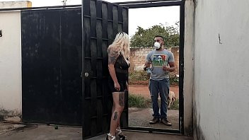 Play NÃO RESISTI E TIREI A MÁSCARA PARA CHUPAR A ROLA DELE - lipe louco