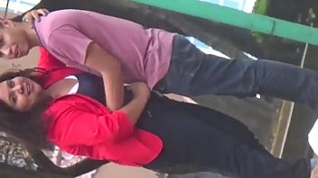Play Gordinha punhetando namorado na rua até ele gozar
