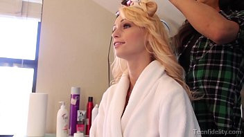 Play Erica Fontes backstage