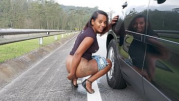 Play Samira Ferraz é flagrada fazendo xixi - Aniaty Barboza - Ed Junior