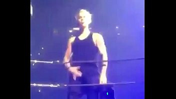 Play Justin Bieber pegando na mala