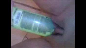 Play Menina com desodorante na buceta..