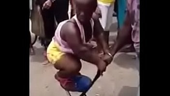 Play Rinha de anão careca manco dando o rabo de 4 ao som de grande família /com participação especial de Faustão pelado enquanto ele fala oloco bicho brincadeira