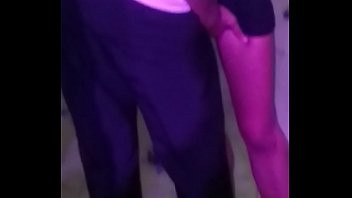 Play Tomando dedadinha na festinha