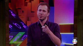 Play Tiago Leifert Comendo o Cu do Pyong Ao Vivo