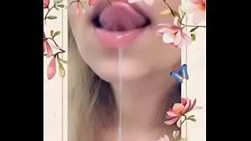 Play Aquela boquinha cheia de porra , quem aí gosta de gozar na boca?