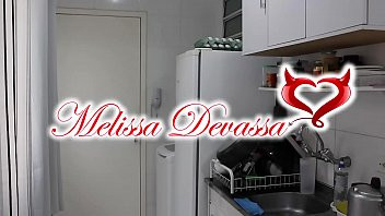 Play Chamei o técnico da tv a cabo e não resisti, acabei transando com ele antes do meu marido chegar. Melissa Devassa e Hugo Belfort