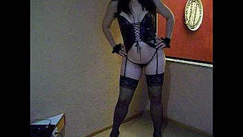 Play Raquel Exibida casada puta fazendo striptease