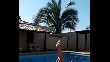 Play Malhando na piscina