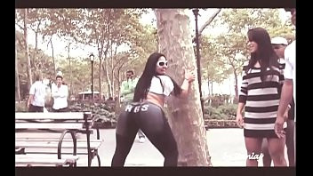 Play Dança da Bundinha Mulher Melância New York USA Andressa Soares