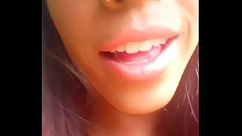 Play Novinha bebada se mostrando no whatsapp