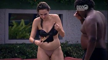 Play Ana Paula mostrando a buceta no BBB16
