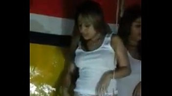 Play Todo x una botella en l pueblo