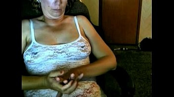 Play Mae do amigo mostrando peitos na cam