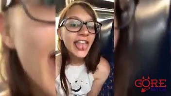 Play Patricinha pagando boquete pro crush dentro do busão
