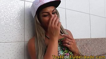 Play Loira da bunda grande fode com amigo