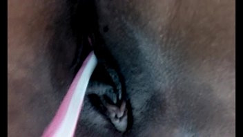 Play Enfiando a escova de dente