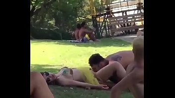 Play Carnaval de Rua no Parque em SP - Putaria Ao Ar Flagra Caiu Casal