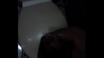 Play Gozando gostoso no banheiro