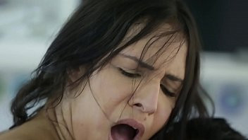 Play Morena com rabo imenso senta fundo no pau de Tony Tigrão - Saory Kido
